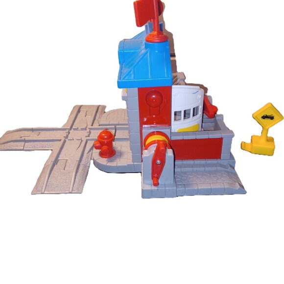2003 Fisher Price GeoTrax Rail & Road System Fast Response Rescue Train Playset - Picture 7 of 7